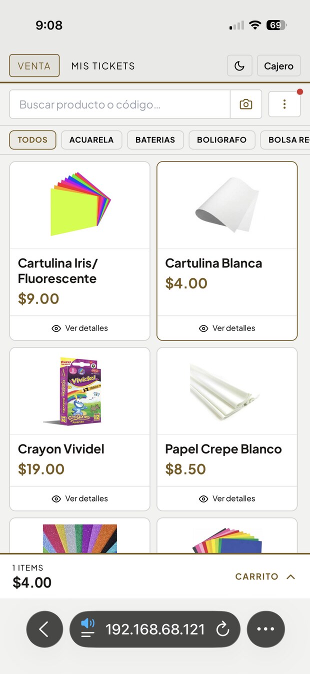 El grid de productos de MiCaja en la pantalla de un celular